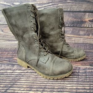 Distressed Brown Boots. Size 7.5.